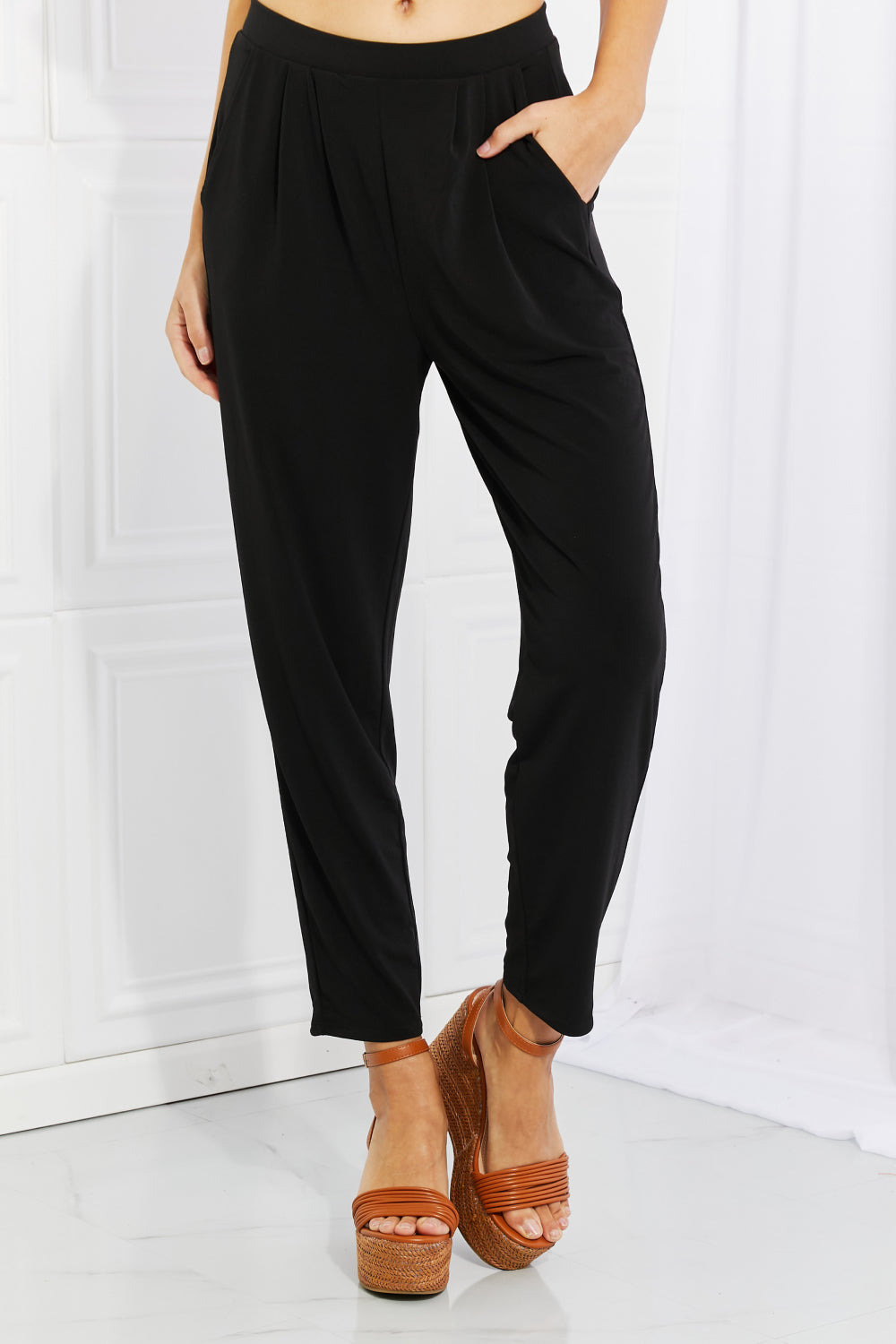 High Waist Pants with Side Pockets in Black